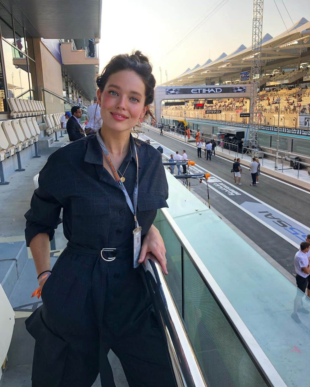 エミリー・DiDonatoのインスタグラム：「Abu Dhabi for Formula 1 VLOG is live! Link in BIO! ❤️」