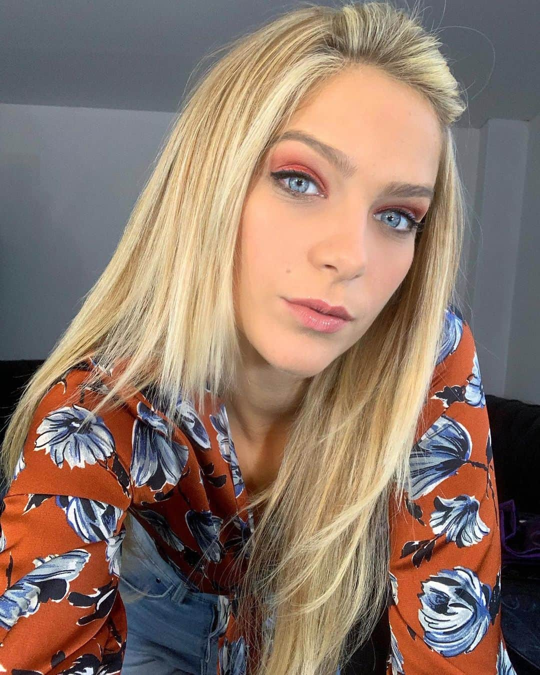 イザベラ・サントーニさんのインスタグラム写真 - (イザベラ・サントーニInstagram)「#selfie pq amei essa #makeup coral com delineador 🥰 por @juli_zanini ❤️」12月12日 6時30分 - isabellasantoni