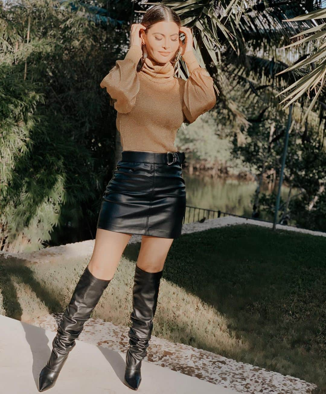 Chiquinquira Delgadoさんのインスタグラム写真 - (Chiquinquira DelgadoInstagram)「🍃 vegan #leather looks better 🌴 #consciousfashion」12月12日 6時41分 - chiqui_delgado