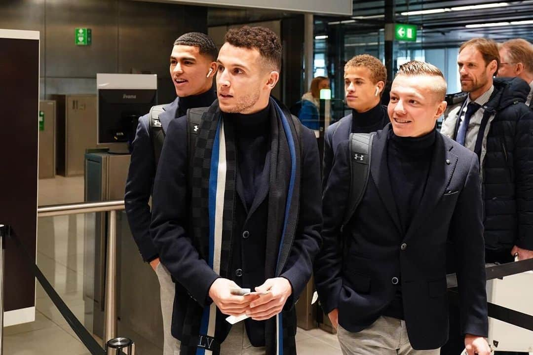 ヨルディ・クラーシのインスタグラム：「Alkmaar ✈️ Manchester#europaleague」