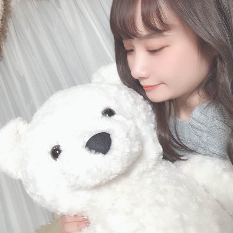 七瀬美桜のインスタグラム：「. . くまかわゆ🐻 . . #七瀬美桜 #グラビアアイドル #グラドル自撮り部 #グラドル #自撮り #撮影会  #スタジオ #くま #ぬいぐるみ #テディベア #followme」