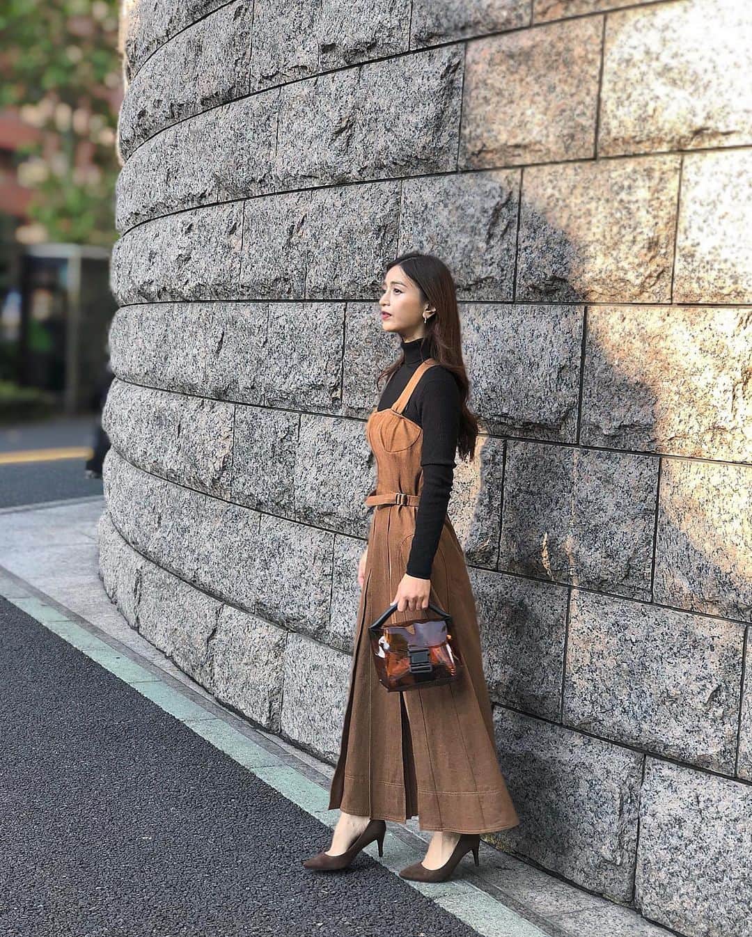 のインスタグラム：「@casa_fline の定番プリーツワンピ。オールシーズン使えそうで買ってよかった♡  onepiece @casa_fline  bag @zucca_tokyo  tops @hm  #fashion #outfits #instafashion #coordinate #onepiece #ニット #ワンピース #ワンピースコーデ #プリーツスカート #コーディネート #カジュアル #トレンド #ママコーデ #シンプルコーデ #ママファッション#大人カジュアル #ニット #今日のコーデ #zucca #カーサフライン #casafline」
