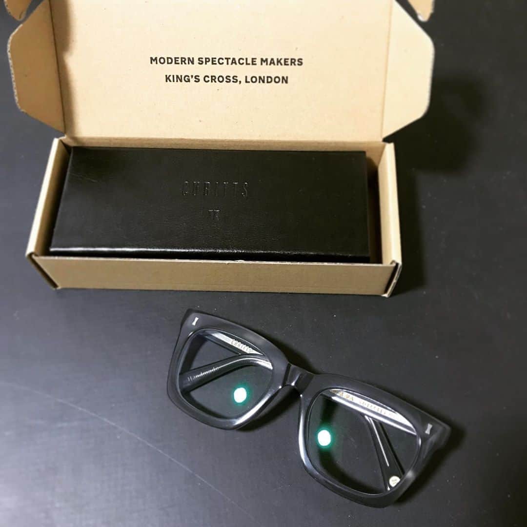 宇野薫のインスタグラム：「最近かけているメガネ👓は どこのですか？？と質問がありましたので、CUBITTS（キュービッツ）のメガネです。 グレーで、大きいフレームの メガネが欲しく探していました。 スポーツウェア、古着のコーデにも合わせられるので、ほぼ毎日かけています。  #メガネ #CUBITTS  #キュービッツ #宇野薫のテーマがありすぎコーディネート #物欲番長 #物欲」