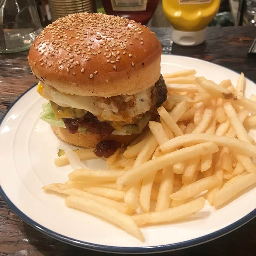 のインスタグラム：「@w_p_g_b  #🍔 #Christmas #🖤」