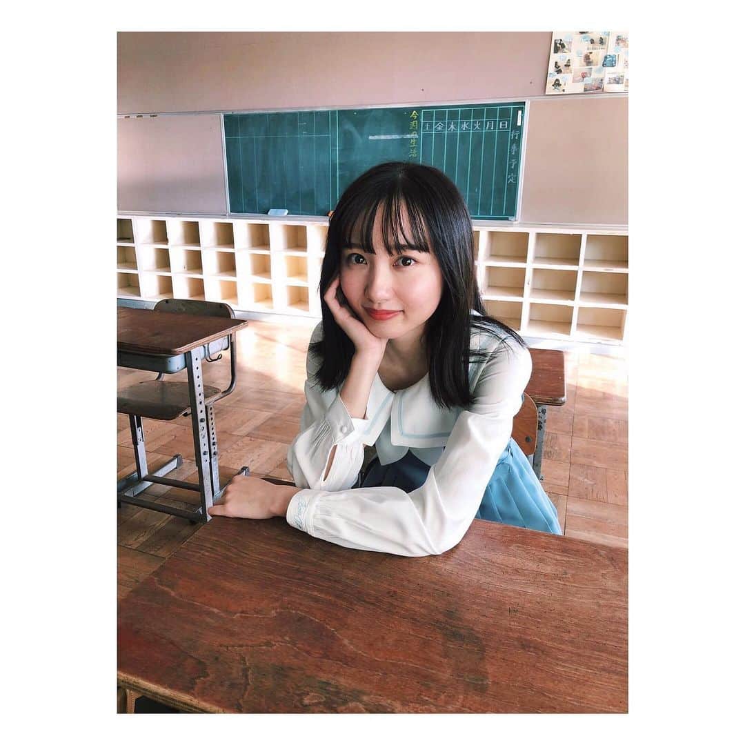 高岡凜花のインスタグラム：「． 本日発売のヤングジャンプ さんの センターページに掲載して頂いています！ ソロで掲載していただくのは2回目です☺︎ 沢山の方に見て頂けるとうれしいです 是非、よろしくお願いします🤲🏿 #ヤンジャン #ヤングジャンプ」