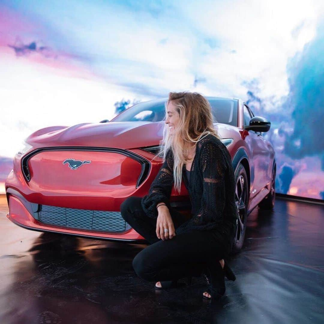 ブリアナ・コープさんのインスタグラム写真 - (ブリアナ・コープInstagram)「It’s here!!🤩✨🐎The all-new @ford Mustang Mach-E!! All electric 🚀⚡️☄️ #MustangMachE #ElectricAndUntamed #ad」12月12日 8時08分 - briannacope