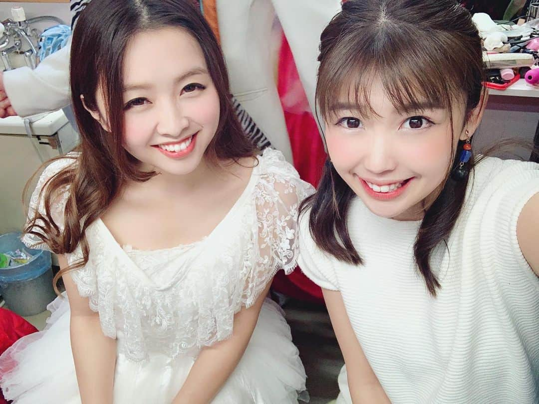 中村愛さんのインスタグラム写真 - (中村愛Instagram)「🎤♡ ・ ・ ・ #そっくり館キサラ ！今年ラストの出演でした✨ 哀川翔さんのモノマネの #あいかわい翔 さんと美女というくくり♡ ギリギリ出させてもらえたわw 女子だらけの楽屋はめちゃくちゃ楽しかった‼️ カメラアプリのせいで加工されすぎて似てないけど、キサラでははじめての若槻千夏さんのモノマネもしたよー(^^) #カブトムシがクリスマス仕様 来年もお願いします🤲 #ものまね #モノマネ」12月12日 8時12分 - nakamuramura_ai