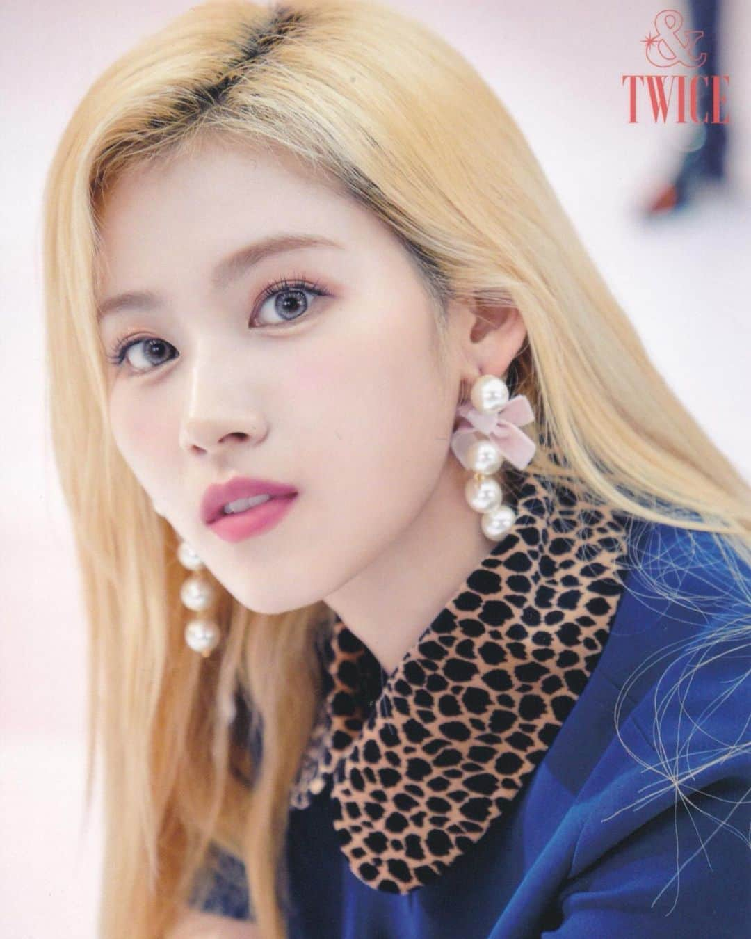 サナさんのインスタグラム写真 - (サナInstagram)「— : 🐿 ♩ #sana #sanaminatozaki #minatozakisana #사나 #jyp #feelspecial #nosananolife #kpop 191210 ♪ &TWICE Postcard Scan (2) [ © ztothek ]」12月12日 17時41分 - twicesana