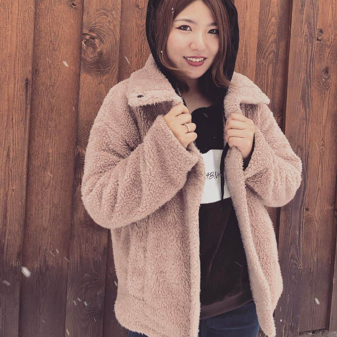 広野あさみさんのインスタグラム写真 - (広野あさみInstagram)「Fua Fua☃️🧥 @billabongwomensjp  ふあふあが流行ってくれて嬉しいです。ガタイが良くてもふあふあの着てるから〜で誤魔化せるy✌️ #ふわふわ を #ふあふあ って言う #ふあふあ女子 #bwjp」12月12日 17時36分 - asamihirono