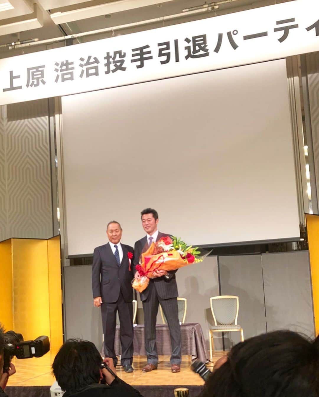 村田透さんのインスタグラム写真 - (村田透Instagram)「大阪体育大学硬式野球部主催の上原浩治投手引退パーティーに出席してきました。素晴らしい会に出席させてもらえてよかったです。自分もこのような会を開いてもらえるような人間になりたいです。自分は大丈夫ですが。。Congratulations!!! #上原浩治 #大阪体育大学 #大阪体育大学硬式野球部 #引退パーティー #村田透」12月12日 17時45分 - toru_murata520