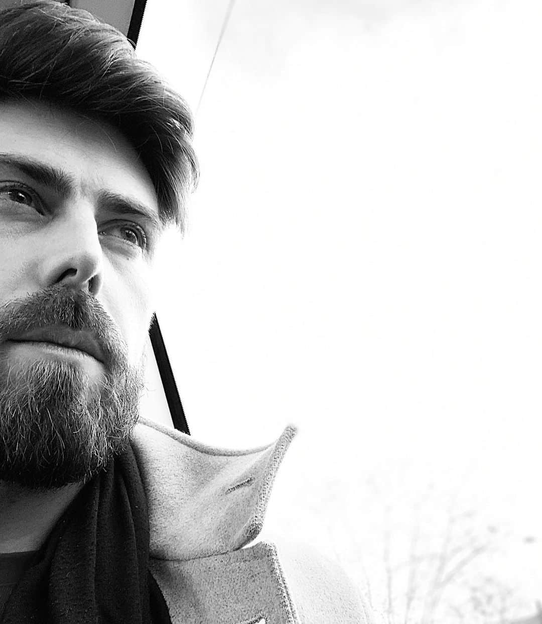 ニール・ブラウンのインスタグラム：「Staring into the distance with eyes full of hope and passion. #instamood #instapic #blackandwhite #picoftheday #moodoftheday #beard #traveler #instagay #gay #lgbt #coach #coachinglife #followme #instafollow #lyon #igdaily #igerslyon」