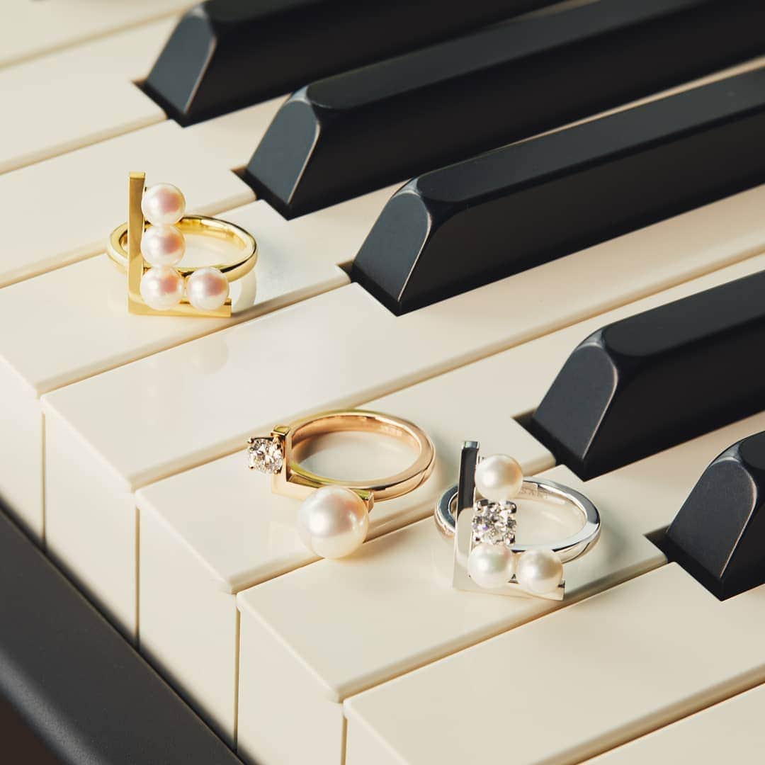 TASAKIさんのインスタグラム写真 - (TASAKIInstagram)「Time of year that you can hear the lovely melody from every corner of the street. Enjoy the happy and joyful time with the "balance note" ring. #TASAKI #Holiday #christmas2019 #TimelessChristmas #PearlySymphony #Holidaycollection #balancenote #pearl #diamond #ring #Holidaygifts」12月12日 18時00分 - tasaki_intl