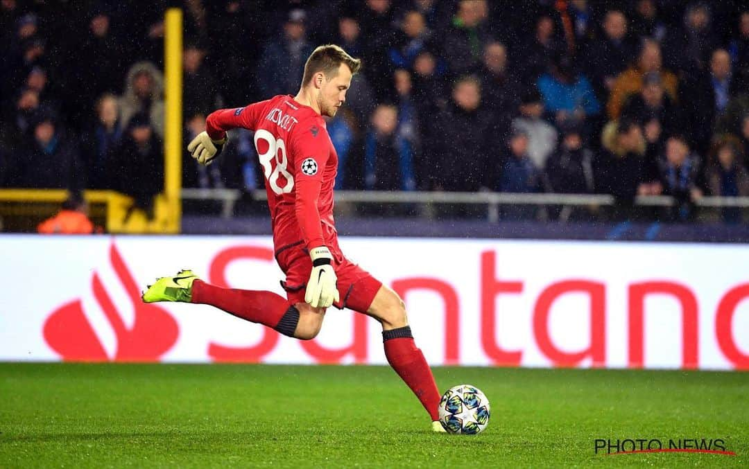 シモン・ミニョレさんのインスタグラム写真 - (シモン・ミニョレInstagram)「We deserve to stay in Europe! Thanks @championsleague hello @europaleague 👋🏻💪🏻💙🖤🇪🇺 #WeAreBruges #BluvnGoan #NoSweatNoGlory」12月12日 18時06分 - 22mignolet22