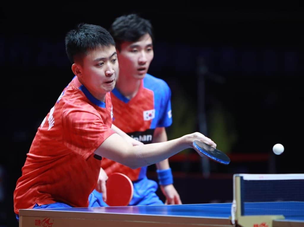 ITTF Worldさんのインスタグラム写真 - (ITTF WorldInstagram)「K.O. for 🔝 seeded men's doubles pair Lee Sangsu & Jeoung Youngsik, beaten by Lin Yun-Ju & Liao Cheng-Ting in the #ITTFGrandFinals First Round! 😲 Shock OR Not❓」12月12日 18時17分 - wtt
