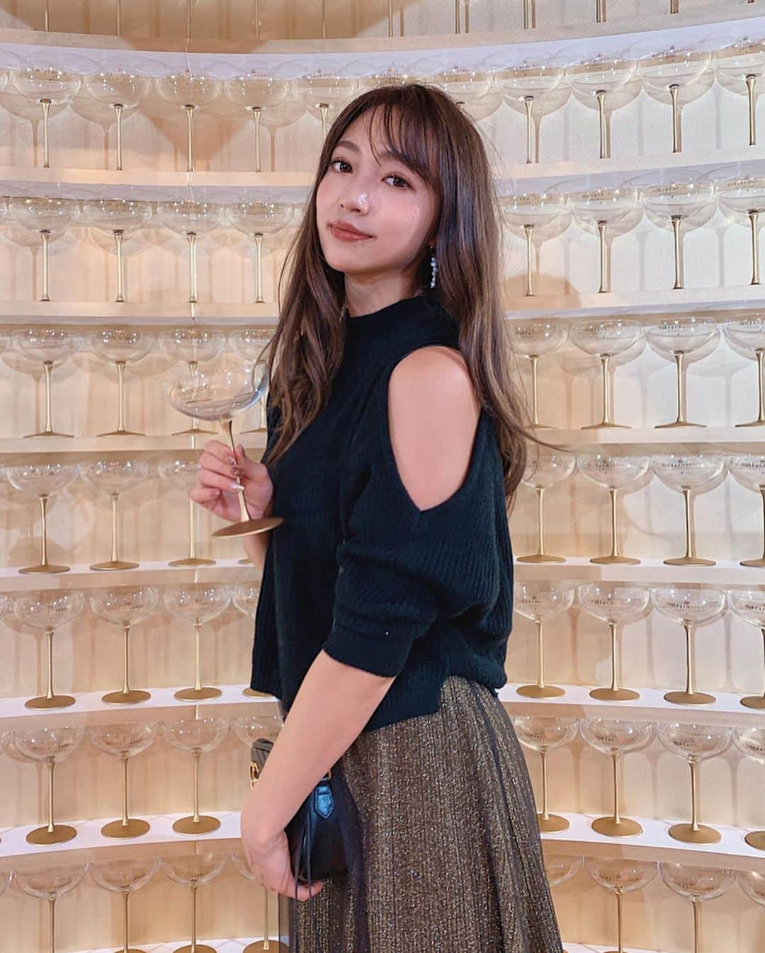 唯可（yuika）さんのインスタグラム写真 - (唯可（yuika）Instagram)「【 MOËT & CHANDON CHRISTMAS POP-UP 2019 OPENING RECEPTION PARTY】﻿ モエ・エ・シャンドン モエ アンペリアル🍾🥂 誕生150周年のレセプションに行ってきました！ ﻿ moetのPOPUPが銀座シックス6Fの蔦谷で、12月11日〜12月25日まで開催されてるよ！銀座大食堂でもコラボメニューもあるので、興味のある方は是非是非行ってみてね🧡 ﻿ 4枚目の写真は、この前のラグビーW杯でも大活躍したラグビー🏉の松田力也選手 @rikkyon10 と 元オールブラックスのダンカーター @dancarter_ さんいて写真を撮ってもらったよ🥺 肩幅が最強に広くてめちゃくちゃかっこよかった！！！ ﻿ #moetmoment﻿ #moetxmas2019」12月12日 18時22分 - yu.i.k.a