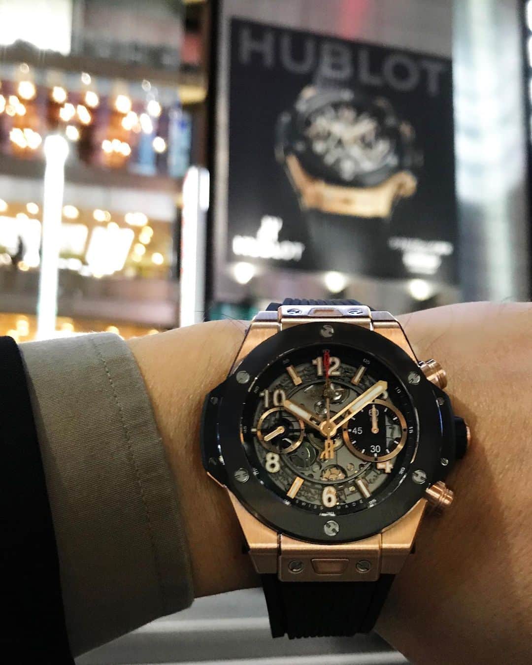 ウブロさんのインスタグラム写真 ウブロinstagram ウブロのぶらり旅 忙しない師走の銀座でウブロを発見 ウブロを代表する人気モデル ビッグ バン ウニコ を銀座で探してみてください Hublot Bigbangunico Hublotboutique ウブロ ビッグバンウニコ