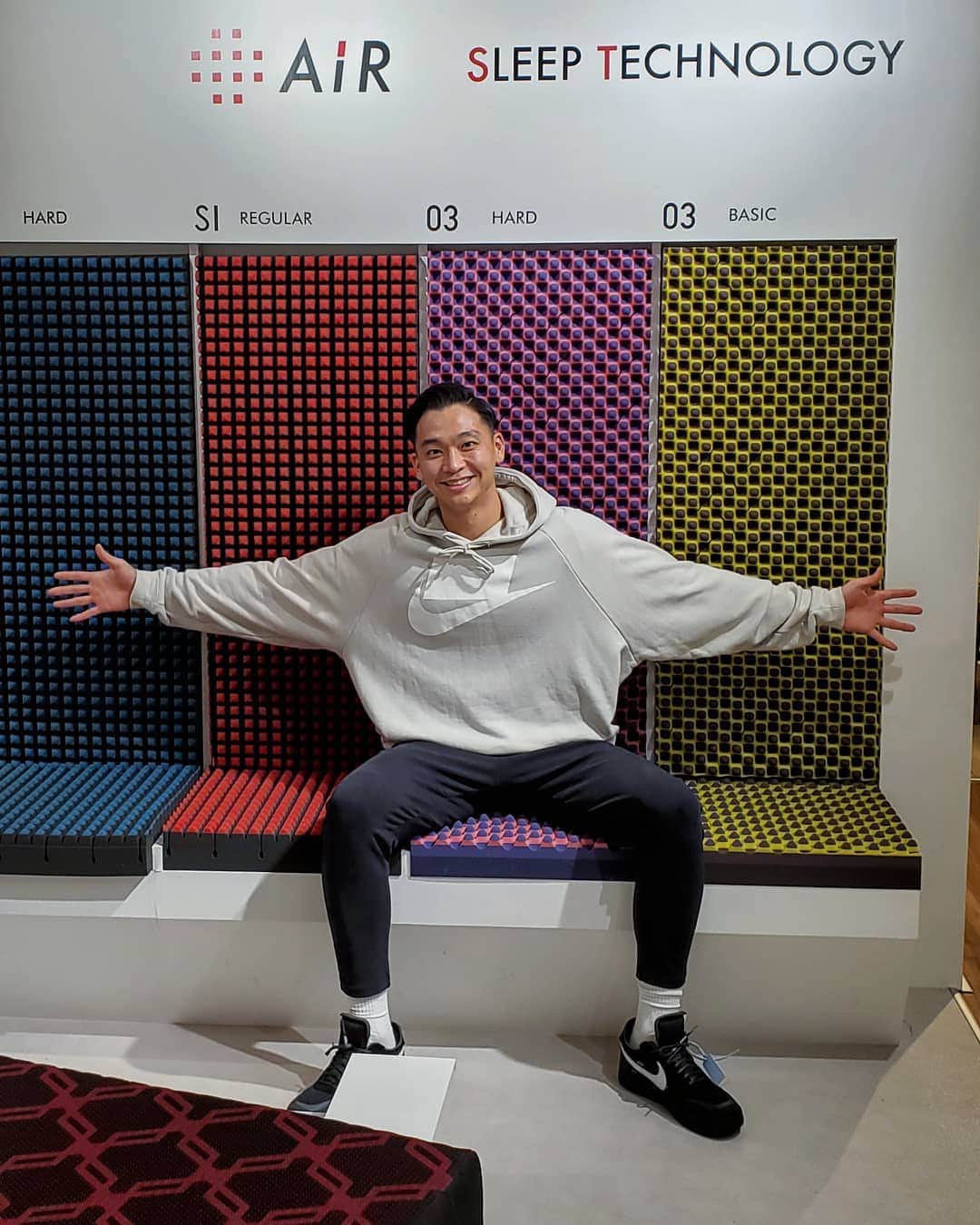 落合知也のインスタグラム：「#西川air さんへ今シーズンのご報告と新商品のご紹介を受けに行ってきました。今や海外遠征にも必ずマットレスを持参していくように。睡眠の質が変わりマジで睡眠革命です。新型早く試したい！」