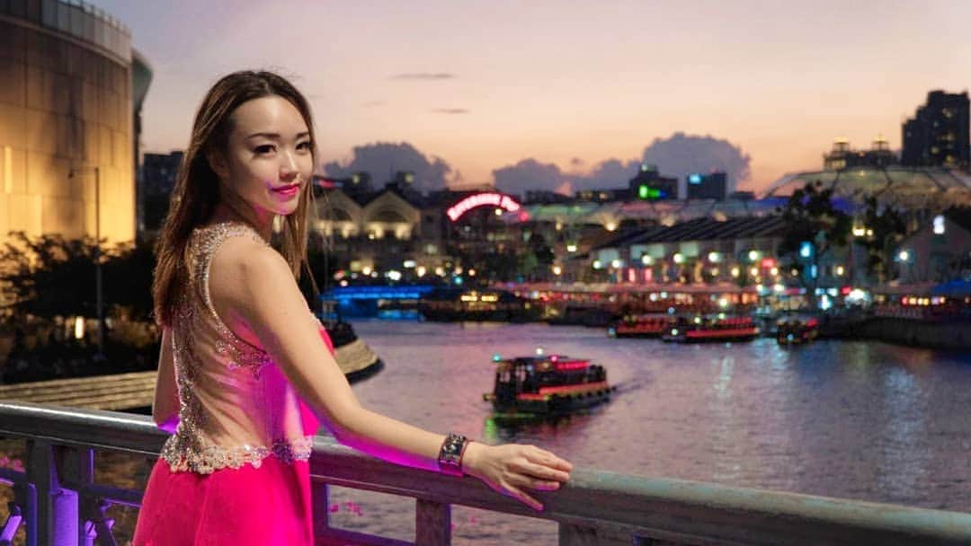 Nicole Chenのインスタグラム：「Looking through the beautiful view of #singapore #lifestyle #fun #beauty #travel」
