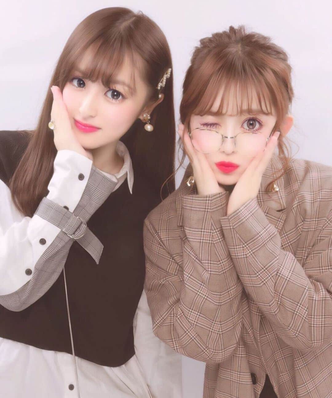 青木菜花のインスタグラム：「.﻿ .﻿ ななちゃんとのまだ載せてなかったぷりくら！﻿ 2枚目はなぜか2人の中で恒例になっているポーズ😂💞﻿ ﻿ 3枚目めちゃめちゃ懐かしいし﻿ 少しは大人になれたかな、、？😂笑﻿ .﻿ . #なのなな #ぷりんと倶楽部 #プリント倶楽部 #suu #3枚目は #1年半年くらい前 #instagood #instafashion #instalove #instalike #l4l #love #bestfriend」