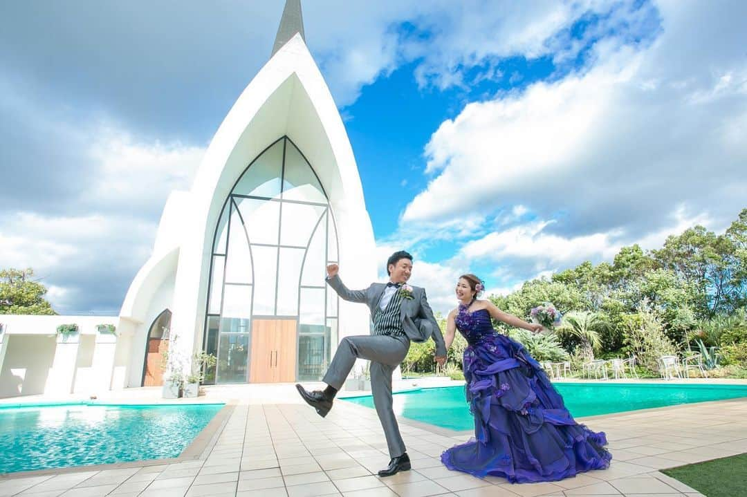 アンジェローブ 名古屋 結婚式場さんのインスタグラム写真 - (アンジェローブ 名古屋 結婚式場Instagram)「@weddingisland_angerobe をフォローして、 『 #アンジェローブ 』のタグで. お写真を投稿してくださいね＊*. . ——————————. .  白い雲と青い空 エメラルドグリーンのプール🏝 前撮りでの人気スポット❁ . ——————————. . -アンジェローブの公式HPをcheck＊* http://www.angerobe.co.jp/sp/ -ブライダルフェアの予約はコチラから♪ http://www.angerobe.co.jp/sp/fair/ . ——————————. . ぜひ『 #アンジェローブ 』のハッシュタグで. ウェディングの写真を投稿してくださいね＊*. ステキなお写真はこちらのアカウントで リグラムさせていただきます♪. . また『#アンジェローブ』のハッシュタグで 投稿していただいた#アンジェ嫁 様は 必ずフォローさせて頂きます💕  プレ花嫁さんも卒花嫁さんも ずーっと繋がっていきましょう💕 . ——————————. .  BRIDAL FAIR︎💕︎ 2019.12.14(Sat)15(Sun ) 10:00～/14:00～  実際の結婚式をプロデュースしている プランナーがご案内させていただきます☺️ ご予約は公式HPが1番お得✨ ☎️052-389-3900 . ——————————. . #asyourport #wedding  #colordress  #カラードレス #cocktaildress #カクテルドレス #前撮り #👰 #🤵 #Garden  #Gardenparty #ガーデンパーティー #プレ花嫁 #かわいい #結婚式準備 #卒花 #東海プレ花嫁 #名古屋プレ花嫁 #リニューアルオープン #アンジェローブ  #名古屋結婚式場 #婚約 #プロポーズ #港区 #金城ふ頭 #natural #ナチュラル #ナチュラルウェディング  #naturalwedding」12月12日 18時55分 - weddingisland_angerobe