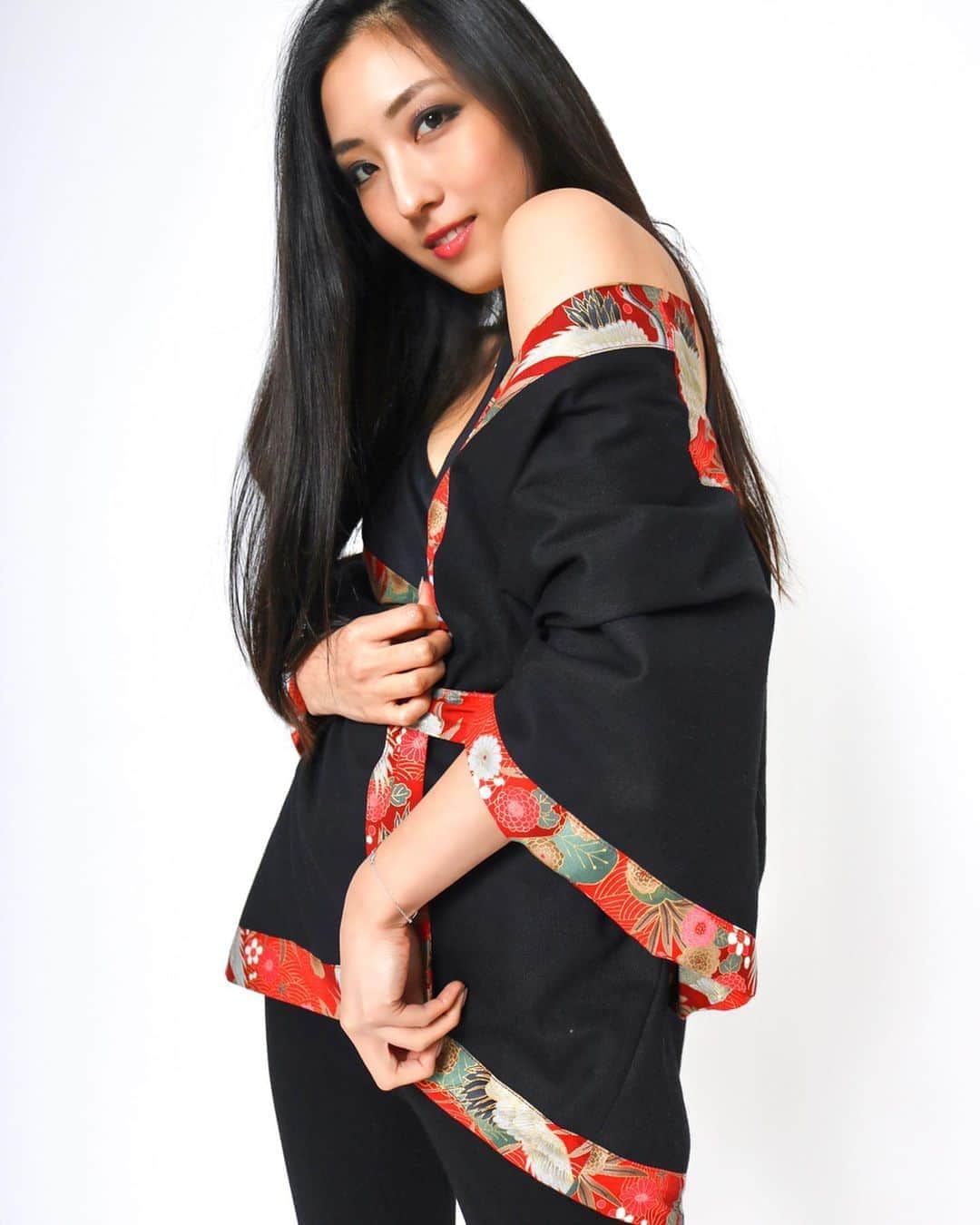 砂田早紀さんのインスタグラム写真 - (砂田早紀Instagram)「Kimono culture in the UK. 👘 #proud#japanese#culture#tradition#kimono#uk#london#fashion」12月12日 10時02分 - sakisunada_