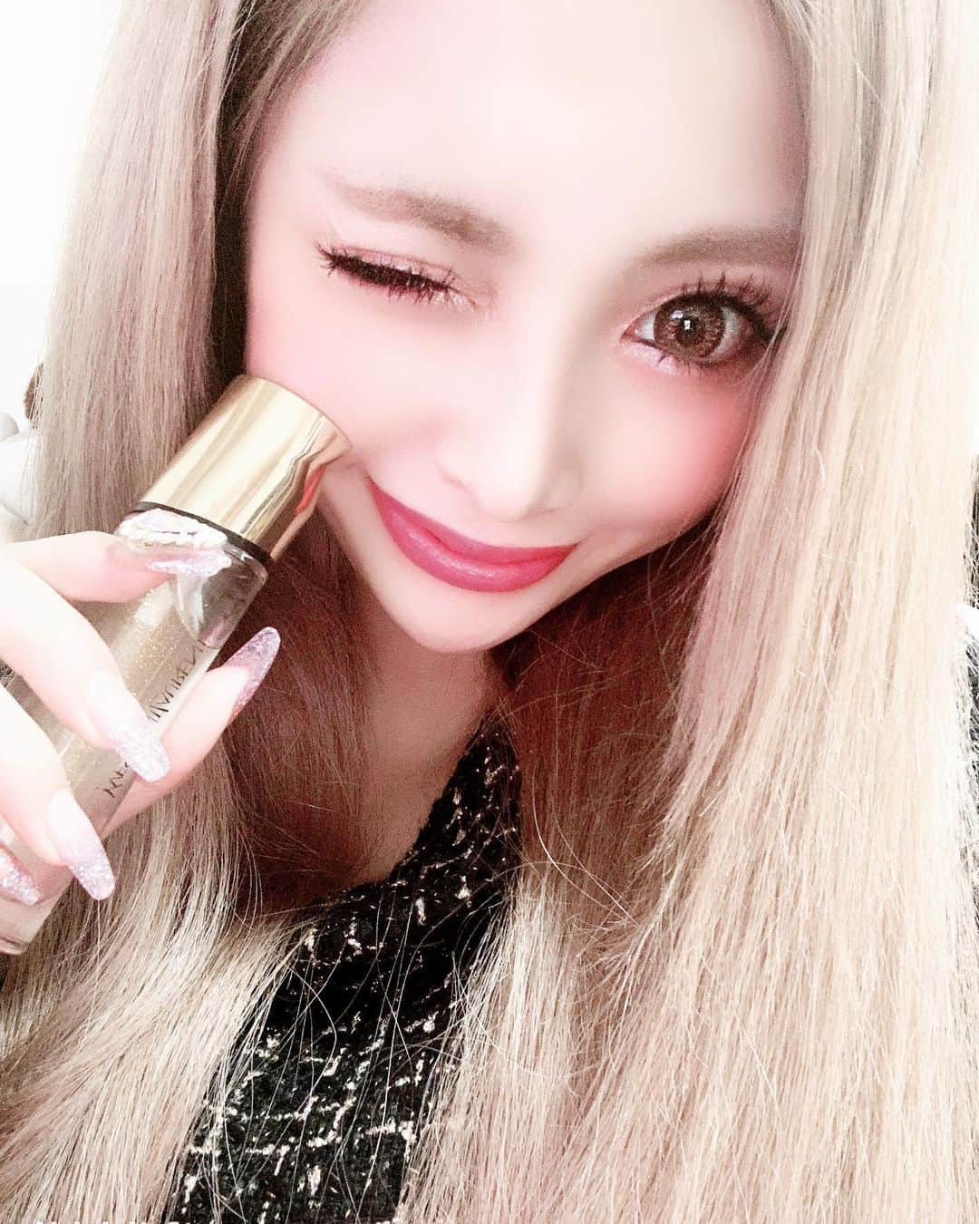 marinさんのインスタグラム写真 - (marinInstagram)「Newnail💋💋💋💋 きゃわたぁん🐩💜❄ . . ツイードのコートは、@selectshop.ecreaさんの🦋🖤🦋🖤🦋🖤 . . . 鬼かわいいの～💖💖👱‍♀️ てかこのサンローランの下地が良すぎてみんなにおすすめしたい😍😍🎀 ちゅるちゅるなお肌に、仕上がりになる🥰 . . ボディクリームもはまりました🌷🧸💕 撮影頑張るぞぉー👗❤️ . .  #newnail#ツイード#愛咲マリン#おはよう#イブサンローラン」12月12日 10時26分 - maririn__78