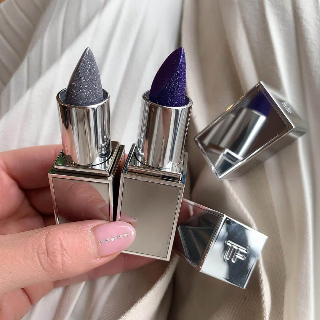 高橋有紀のインスタグラム：「明日発売の　@tomfordbeauty  のラメラメリップ欲しかったのでとっても嬉しい❤︎重ねづけにも使えるてかわいい♡」