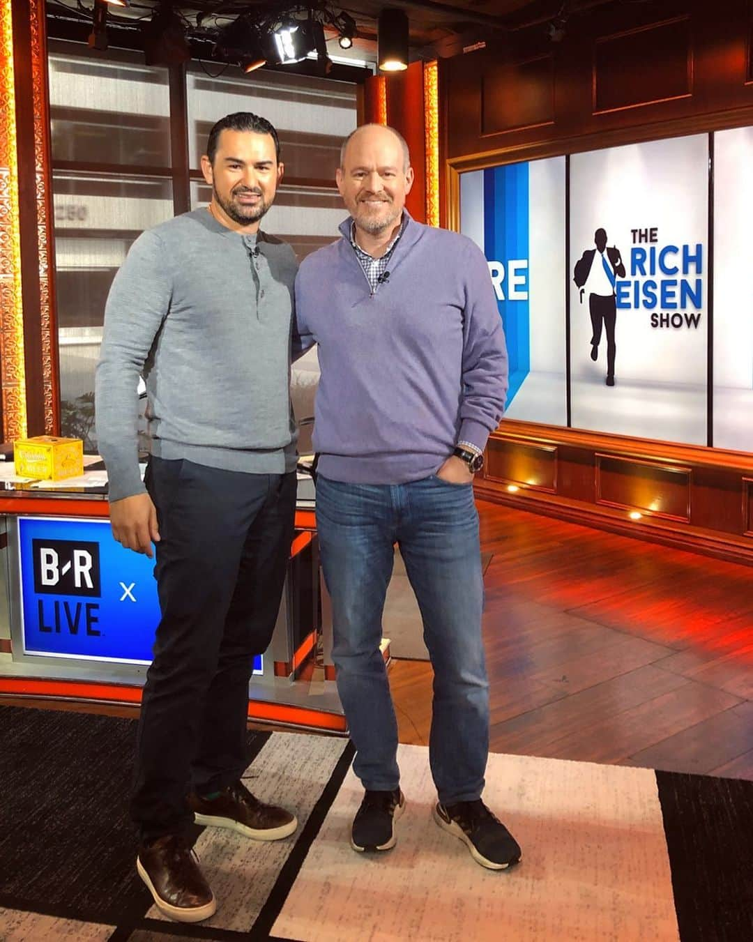 エイドリアン・ゴンザレスさんのインスタグラム写真 - (エイドリアン・ゴンザレスInstagram)「Thanks again @richeisen for having me on your show today! Head over to my bio to see interview. @richeisenshow @1on1pr Talking #Baseball #Calidad #JerseyMikes #Entrepreneur #Family」12月12日 11時03分 - adrian_eltitan