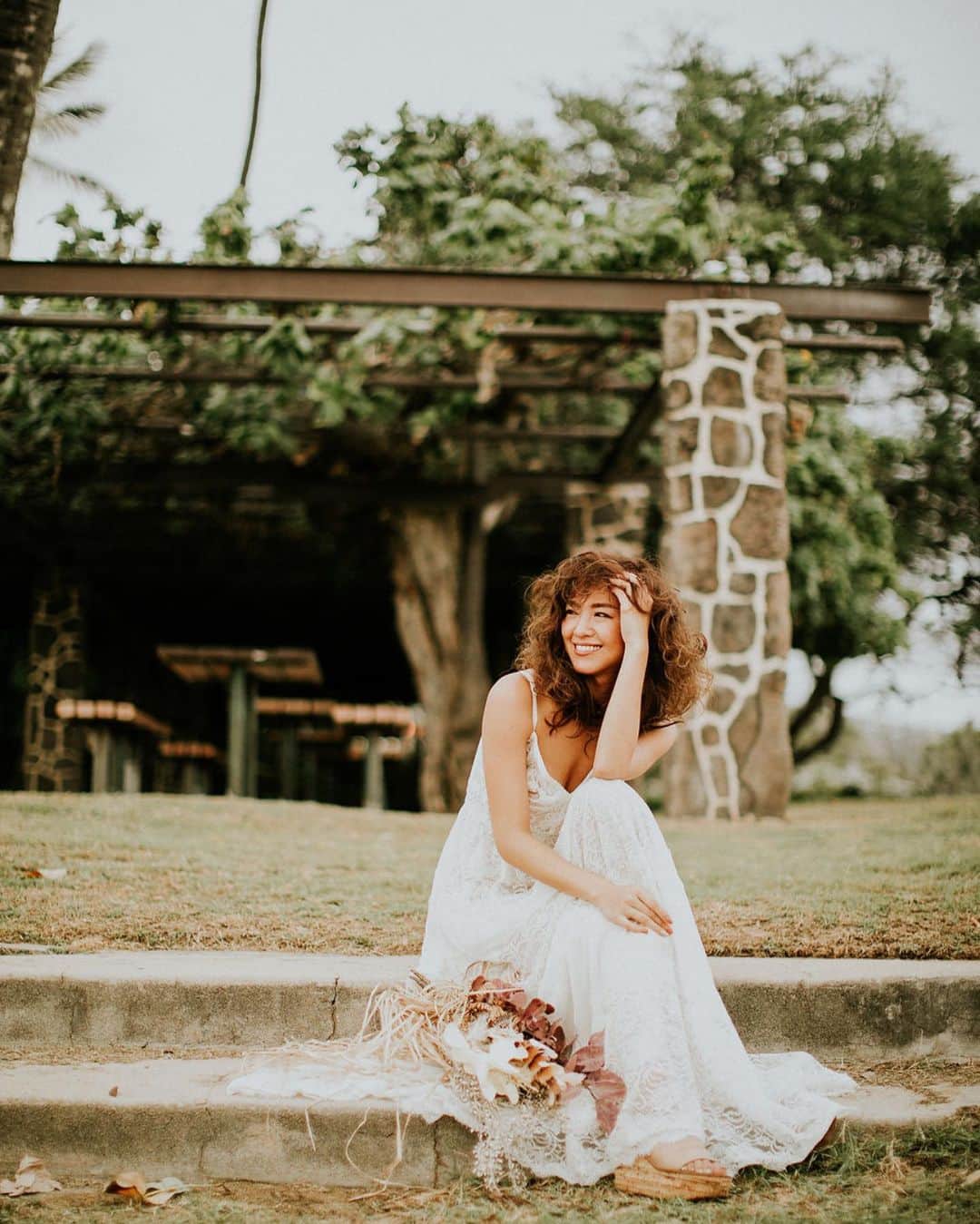 西内ひろさんのインスタグラム写真 - (西内ひろInstagram)「無造作ヘア☺️ #hawaii #wedding  #hawaiiwedding #photowedding #bohemian #bridal  #weddingdress #hairmake」12月12日 11時10分 - 0214hiro