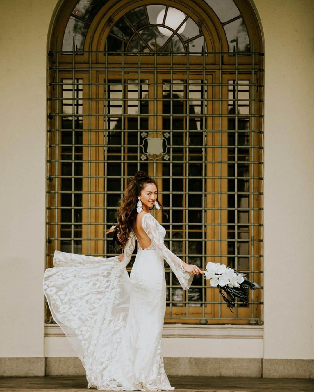 西内ひろさんのインスタグラム写真 - (西内ひろInstagram)「ダウンタウンにあるホノルル郵便局、ヨーロッパみたいで綺麗でした💕  #hawaii #wedding  #hawaiiwedding #photowedding #bohemian #bridal  #weddingdress #hairmake」12月12日 11時24分 - 0214hiro