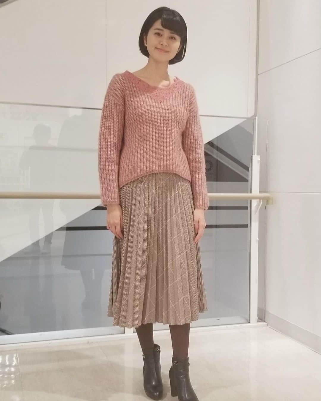 鈴木ちなみさんのインスタグラム写真 - (鈴木ちなみInstagram)「A pink cardigan style 🍓  skirt...@and.couture  A pink knit style 🧶  knit...@proportionbodydressing skirt...@mango  #イオンモール岡山 #haremachitrip」12月12日 11時43分 - chinami_suzuki0926