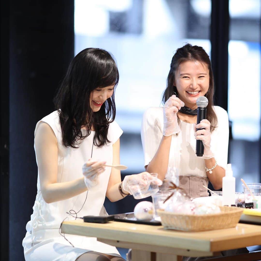 ルミネ公式のインスタグラム：「【イベントレポート】ルミネプレミアムサービス . ルミネのアプリ「ONE LUMINE」のプレミアムサービスで、ナイトケアアドバイザー 小林麻利子さん×モデルの美優さんによる 「毎日を輝かせるウェルネスマネジメントイベント」を開催しました！ . エンハーブのデトックスティーでリラックス、小林さんによるアロマバスボム作りのワークショップや、ぐっすり眠れる呼吸法、美優さんによるウッドを使用したリフレッシュマッサージやセルフナイトケアを伝授いただきました。 ご参加いただきましたお客さまのウェルネスにつながったと願っております！ . . . 【次回プレミアムサービス応募スタート！】 本日から、ルミネプレミアムサービスの応募開始！ イベントやプレゼントをご用意しております。 ※応募は12月31日(火)23：30まで . . 【プレミアムサービスって？】 ルミネのアプリONE LUMINEでプラチナランク以上のお客さまにプレミアムなひとときをお届けする「ルミネプレミアムサービス」。 今回のイベントは、ルミネのアプリ「ONE LUMINE」でプラチナランク以上のお客さまをご招待し実施いたしまた。」