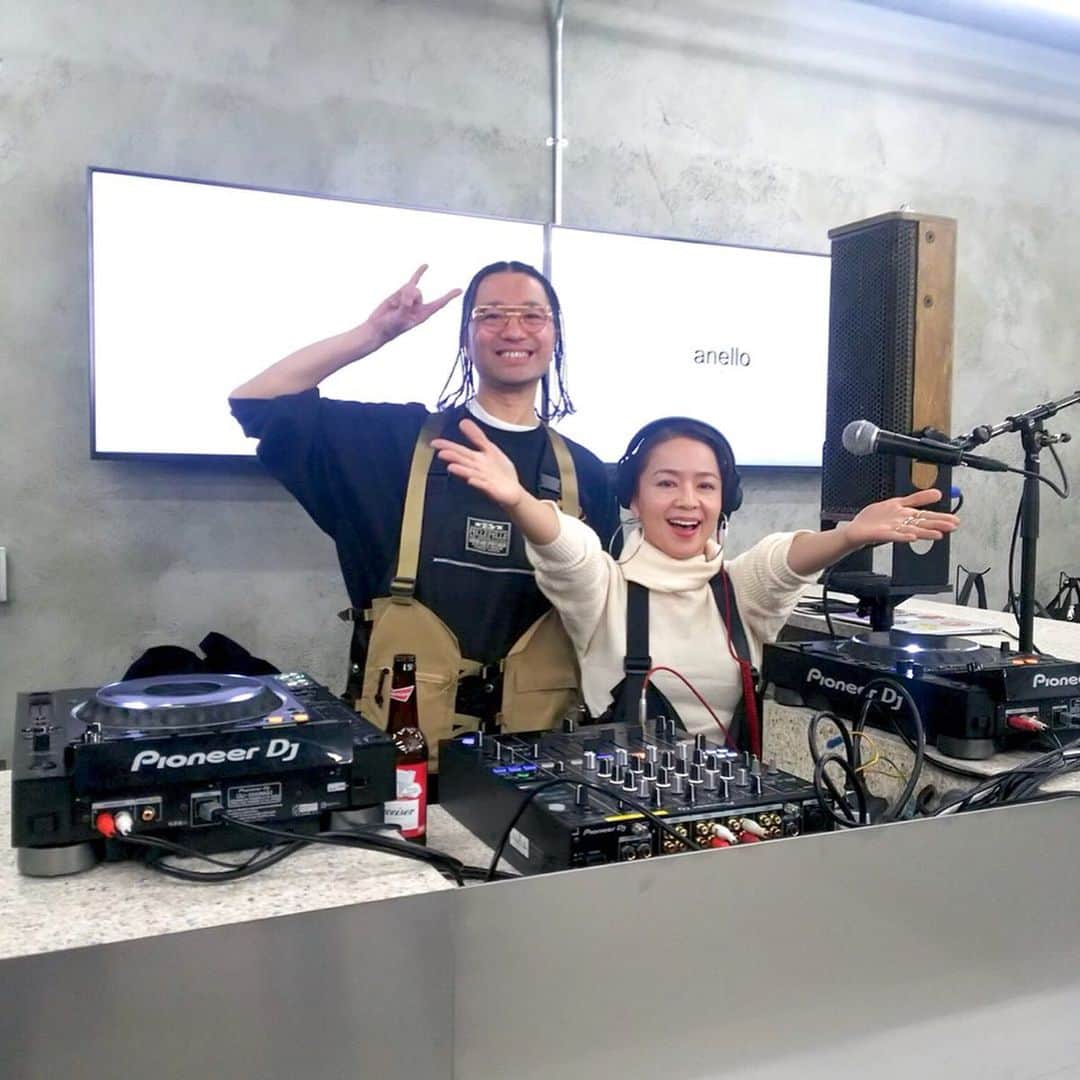 ZEN-LA-ROCKのインスタグラム：「昨日はRinaさんと原宿anelloさんのレセプションにてLIVE & DJでした🤘🏽 ラフォーレ真横ですので是🔥 んでで、今宵は遂に15周年‼️を迎えた @wbasebicyclegarage さんの周年PARTYにてDJしますっ🗣24時前っ⌚︎ 皆様集合DEF!!!」