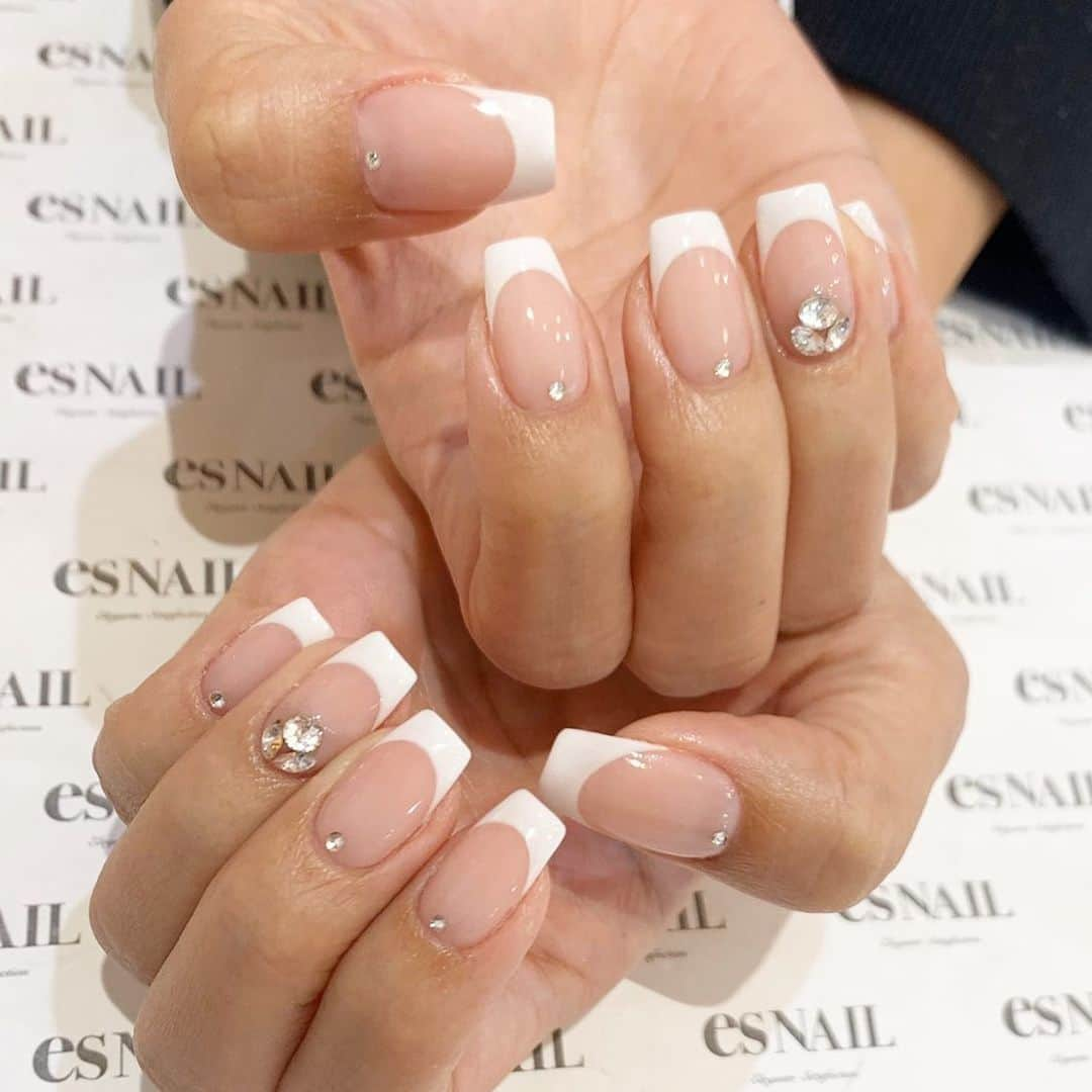 esNAILさんのインスタグラム写真 - (esNAILInstagram)「. 王道フレンチネイル🕊🕊 . . .  #nail#nails#nailart#naildesign##esnail_shibuya#gelnail#ネイル#エスネesnailイル#ジェルネイル#esネイル#ネイルデザイン#美甲#tokyo#shibuya#newnail#渋谷店#新宿店#吉祥寺店#大宮店#名古屋店#大阪店#福岡店 @esnail_la」12月12日 12時12分 - esnail_japan