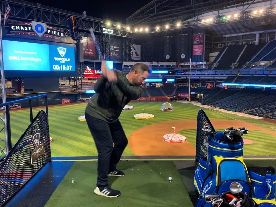 Jimmy Eat Worldのインスタグラム：「Thanks to @topgolf and the @dbacks for having me and the fam out for a super awesome night! ⛳️🏌️‍♂️」