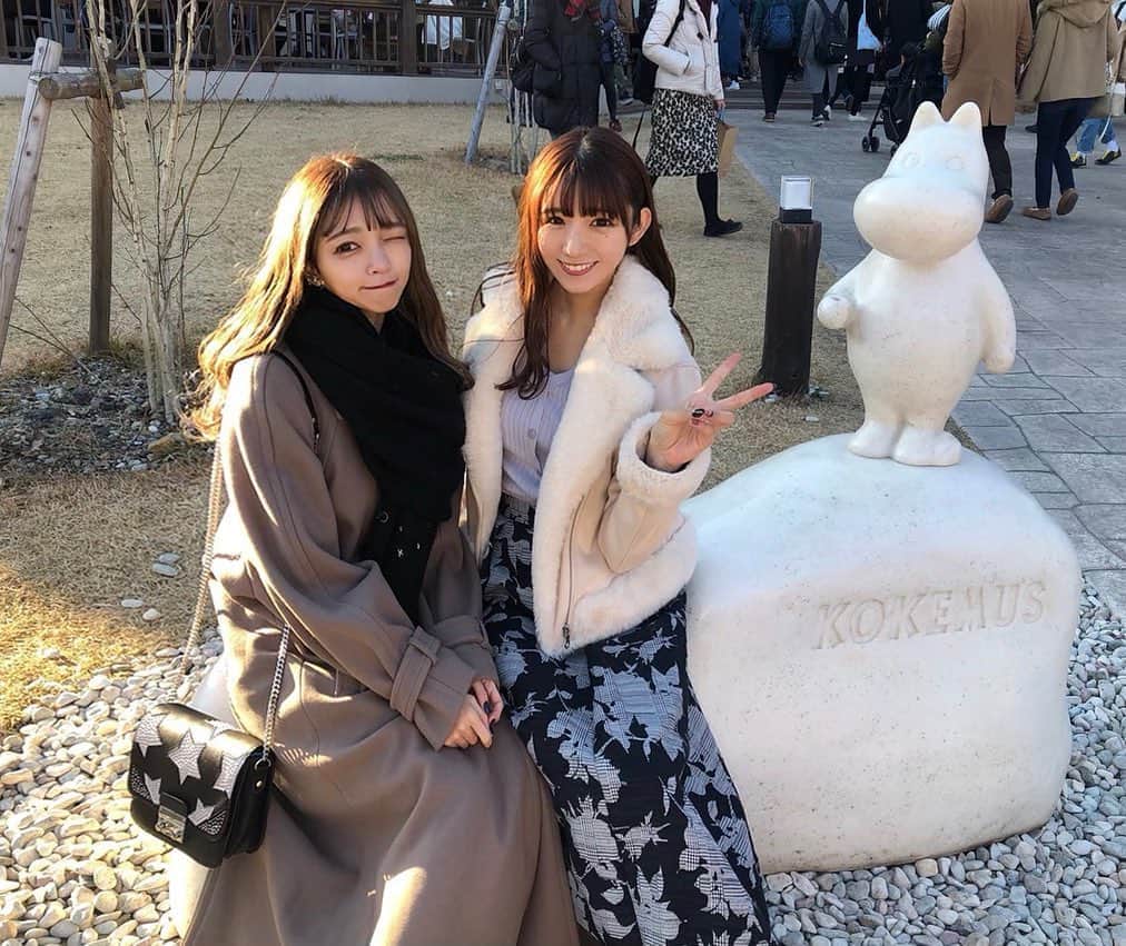 郡司英里沙（えりちょす）のインスタグラム：「﻿ ﻿ ﻿ ﻿ #ムーミンパーク の写真がまだまだありまして…﻿ ﻿ もう少しだけこの日の投稿が続きます m(_ _)m﻿ ﻿ ﻿ ﻿ ﻿ ﻿ まりりん生誕イベントが私にとって﻿ 最後のファンイベントだったのだけど、﻿ #ぐり 班のあたたかさがとてつもなくて…(T_T)﻿ ﻿ お互い初めまして同士の方もいたと思うけど、﻿ みんな積極的に楽しんでくれていたのが伝わってきて﻿ とってもとっても嬉しい気持ちになりました(T_T)﻿ ﻿ 班メンバー全員で楽しめたなって思います(T_T)﻿ ﻿ ﻿ #ぐり でまわれたこともすごく嬉しかったし、﻿ 心あたたまる素敵な時間をありがとうございました(T_T)﻿ ﻿ ﻿ ﻿ ﻿ ﻿ ﻿ 改めて、﻿ ﻿ まりりんお誕生日おめでとう ❍｡﻿ ﻿ ﻿ ﻿ ﻿ ﻿ ﻿ ﻿ #郡司服 #郡司英里沙 #pimms #ピムス #ぴむす﻿ #ストリート系女子﻿ #ストリートファッション﻿ #japaneseidol #idol #model #selfie ﻿ #kawaii #instagood #followme #me﻿ #팔로우 #셀피 #셀스타그램 #멋스타그램 #코디﻿」