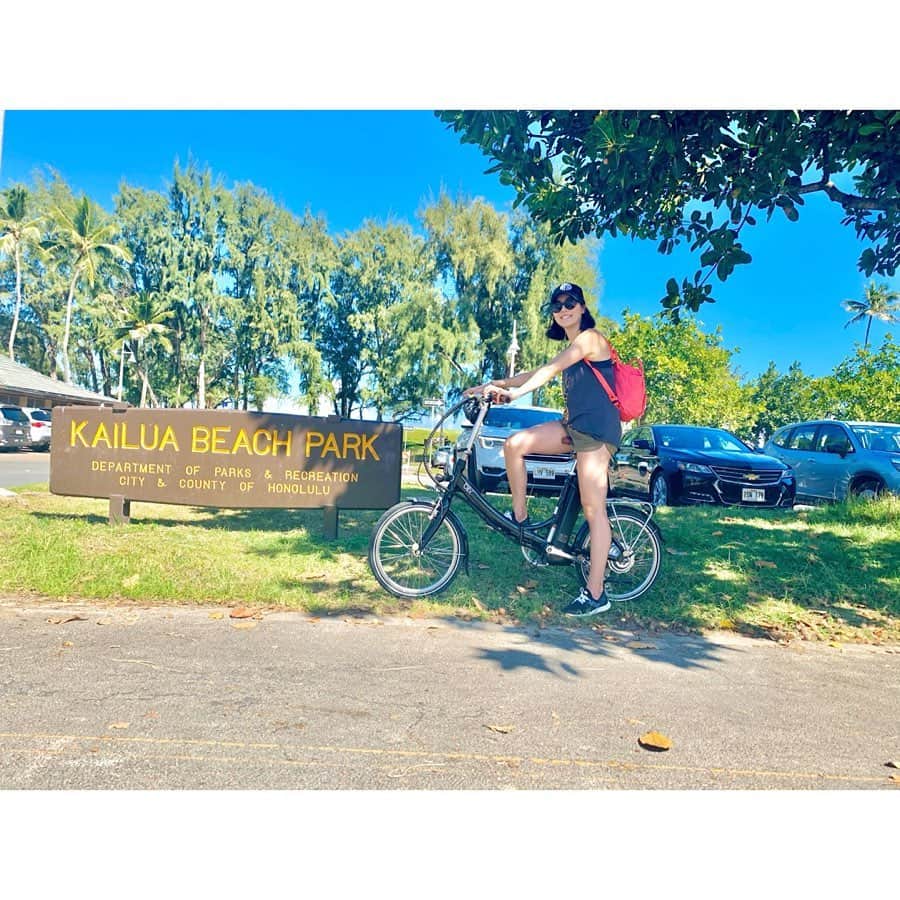 中田奈沙さんのインスタグラム写真 - (中田奈沙Instagram)「Kailua beach⇄Lanikai pillbox⇄Lanikai beach🚲 @aloha_e_bicycle で レンタル電動自転車を借りて カイルア、ラニカイ周辺を移動☺️✨ 電動自転車に日本ではまだNGな アクセルが付いているので スピード調整もできるし ビーチ沿いも坂もスイスイ❤️ ペダルはほぼこいだ記憶ない🤙 車でのドライブとはまた違った 遊び方ができるし、 風を切ってかけ抜けるのが 自然を感じられて最高でした❤️ * #奈沙旅inhawaii * * #hawaii #lanikai #kailua #me #ebike #ahohaebicycle #bicycle #bike #cycling #pillbox #beach #lanikaibeach #kailuabeach #rentalbike #rentalbicycle #lanikaipillbox #ハワイ #ラニカイ #カイルア #電動自転車 #アロハイーバイシクル #ピルボックス #サイクリング #ビーチ #カイルアビーチ #ラニカイビーチ #自転車 #レンタルサイクル #中田奈沙」12月12日 13時00分 - nasa_nakada