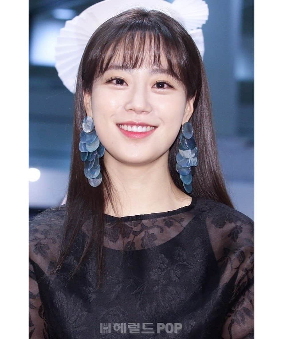 ヨンジさんのインスタグラム写真 - (ヨンジInstagram)「2019 공예 트랜드 페어. 많이들 오셔서 함께해주세요~ 12일오늘부터 15일까지!!!! 한복의 아름다움을 널리 알려주세요!!! . 추운날씨에도 함께해주신 기자님들 모두 감사드립니다!! #한복 #한복홍보대사 #코엑스 #한복사랑」12月12日 13時22分 - young_g_hur