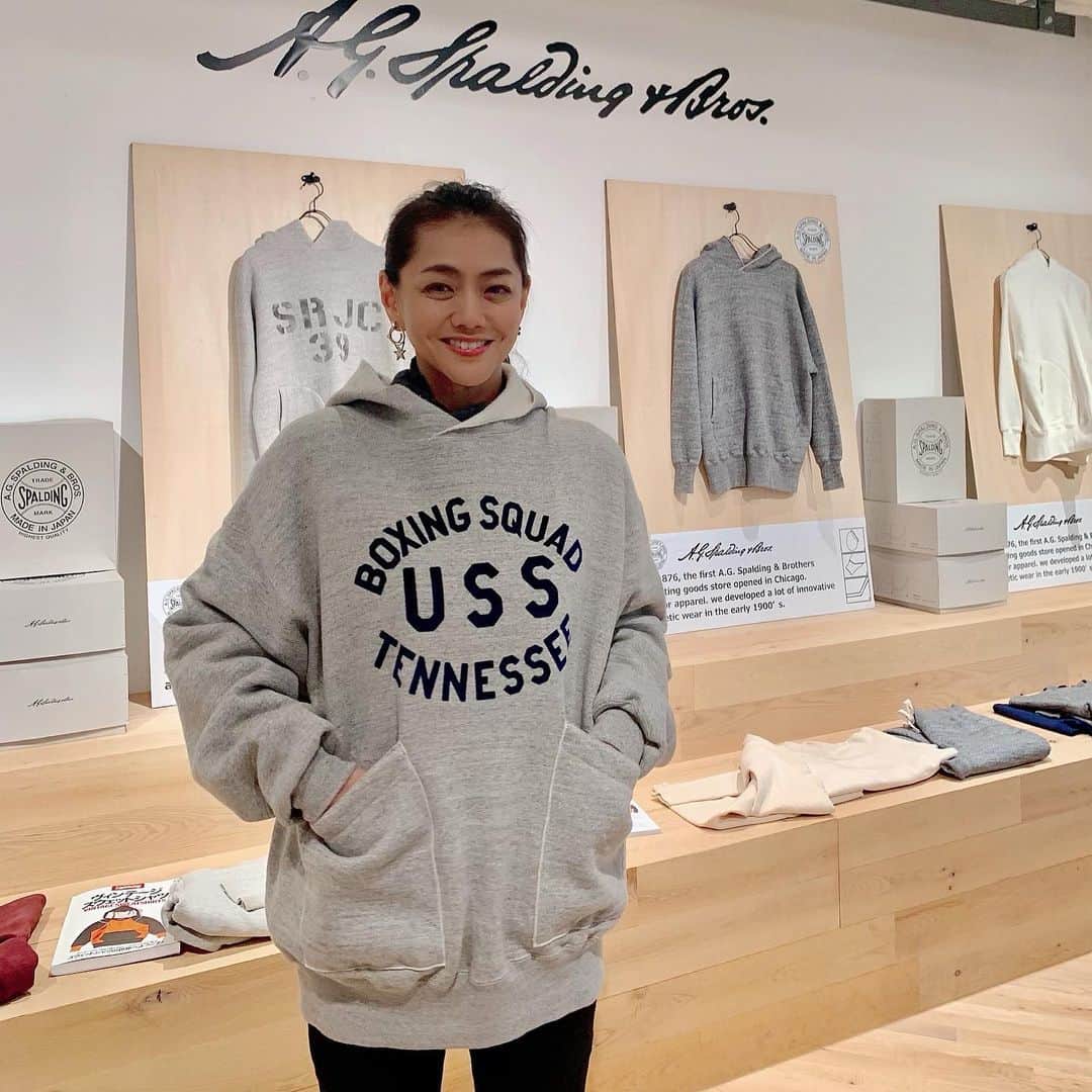 のインスタグラム：「@a.g.spalding の # パーカー  #ふんわり😌 #すっごく気持ちいい👍 #アメリカの🇺🇸 #ヴィンテージ風  #パーカー #トレーナー #スゥエット  #メンズのＬをゆったり着用」