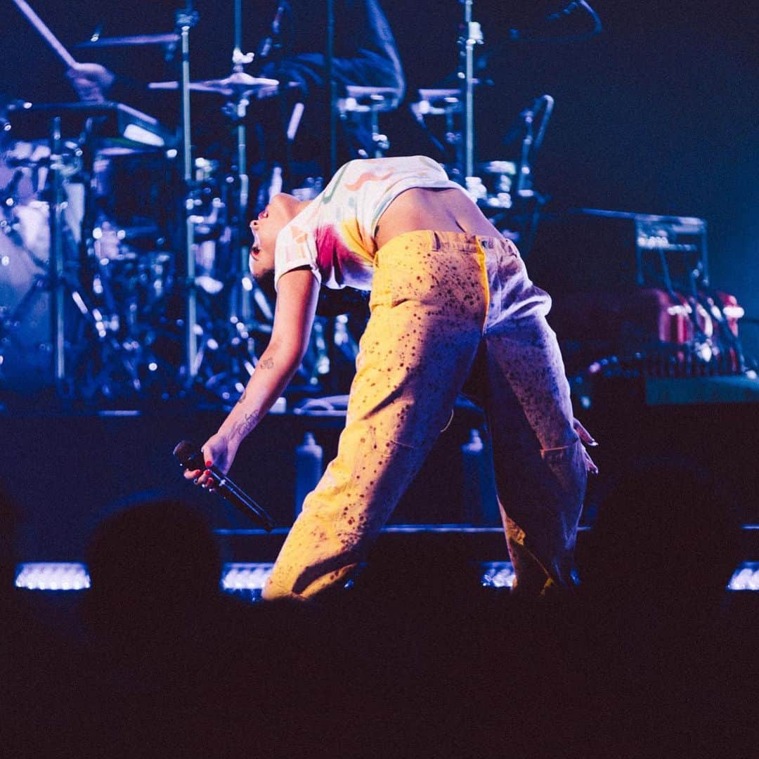 Halseyのインスタグラム：「last night in Brooklyn! @pandora @siriusxm 📷: @donslens I’m behind on pics of stuff happening! I’ll catch up yoooo」