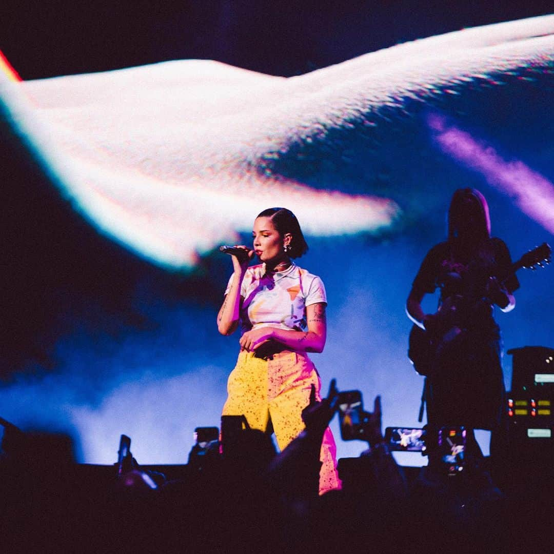 Halseyさんのインスタグラム写真 - (HalseyInstagram)「last night in Brooklyn! @pandora @siriusxm 📷: @donslens I’m behind on pics of stuff happening! I’ll catch up yoooo」12月12日 13時38分 - iamhalsey