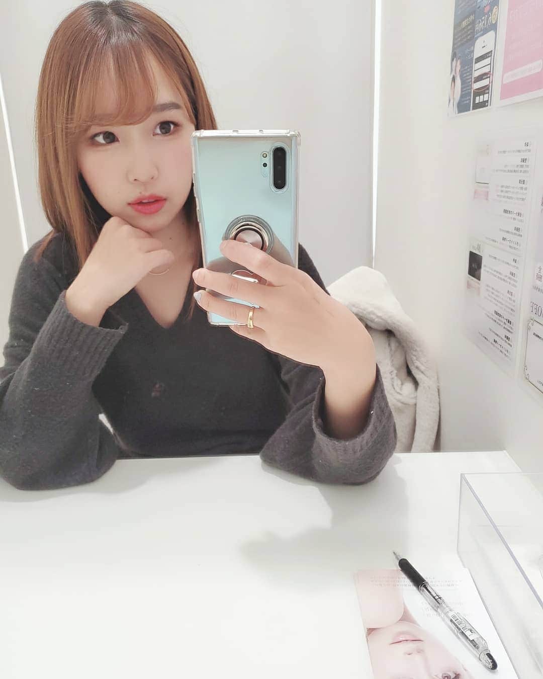 佐藤夏希のインスタグラム：「先日、東京中央美容外科新宿院に行ってきたよ♡  先生はもちろんスタッフのみなさんもとってもかわいくてキレイで  いつもドキドキしてしまいます💓  TCB式小顔美肌再生を受けてから1ヶ月が経ちました♡  最近みんなから 痩せた？とか顔がシュッとしたと言われる❤️ * * 美容点滴とかも気になるから これから定期的にお伺いしようと思ってます💓  私の担当は美人ドクター♡塩満先生です♡ @tcb_shiomitsu  東京中央美容外科新宿院→@tcbshinjuku  #リフトアップならTCB東京中央美容外科 #美容整形ならTCB東京中央美容外科 #東京中央美容外科 #美容外科#新宿#東京中央美容外科新宿院#塩満恵子#TCB式小顔美肌再生#リフトアップ#PR」