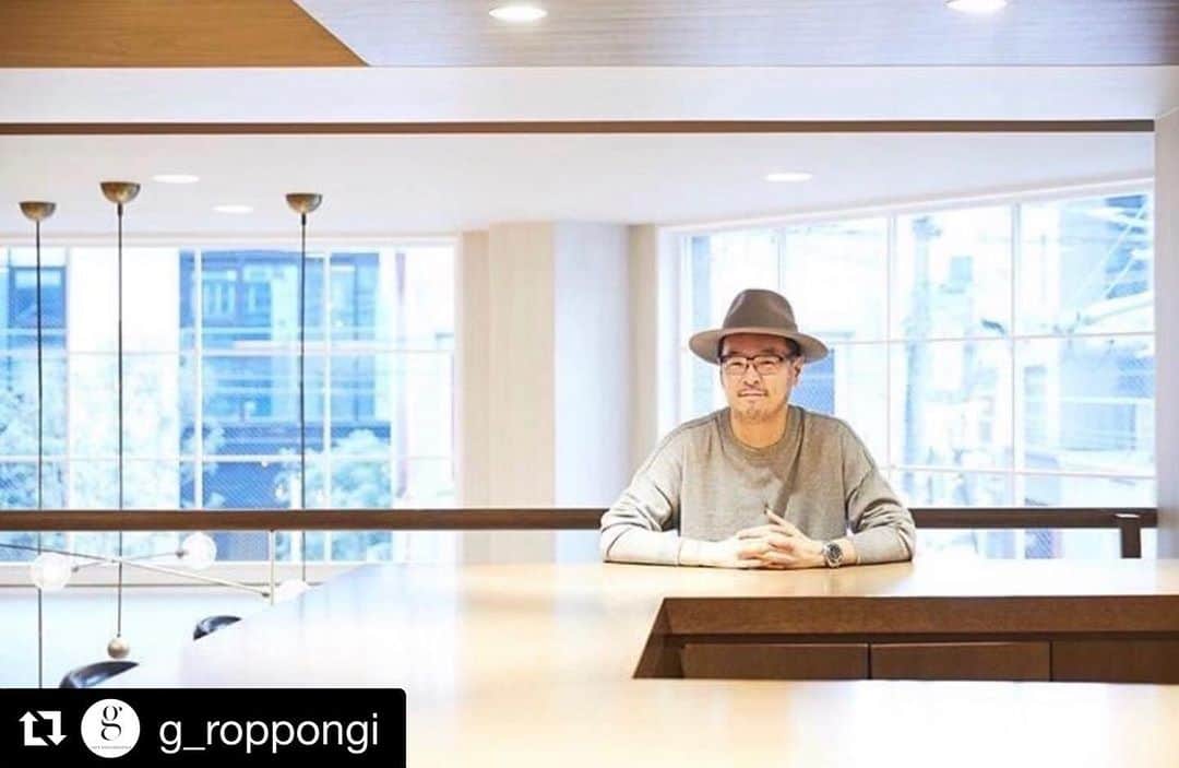 青木良文のインスタグラム：「ただいま師走の真っ只中で、忘年会など、1年の感謝を伝わるべく、ギフトシーズン。 ギフトを贈ることは、素敵なご縁を結んでくれるラッキーアクションだそう。 そんな内容を中心に、いまの気持ちにフィットするギフト選びなどを、お話しさせていただきます。  12月14日(土) 14:00〜 g GIFT AND LIFESTYLEにて 六本木ヒルズ ヒルサイド B1 階  お時間ありましたら、是非お立ち寄りください。  #Repost @g_roppongi with @get_repost ・・・ _ event予告 ONLY FOR "g" 2019.12.13(fri)12.14(sat) _ スタイリスト大草直子さんの新しいwebコンテンツ「AMARC」のプレオープンと同じ日、2019年4月25日に六本木ヒルズにオープンした『g GIFT AND LIFESTYLE』でのイベント開催が決定！ “ここでしか買えない。ここでしか体験できない”を集めた特別な２日間です。事前のお申し込み不要のオープン形式になっていますので、お気軽にお立ち寄りください！ . . ●12月14日(土) 14:00~ ファッション&占いエディター 青木良文さんと大草直子による「幸運を呼ぶアクション」をテーマにしたトークショー  AMARC RADIO STATIONにもご出演いただいた、ファッション&占いエディターの青木良文さんと大草直子によるトークショー。 年末のハッピーアクションや、2020年の運気の流れ、 ラッキーカラーやラッキーアイテムの話が聞けるチャンスです！  会場 g GIFT AND LIFESTYLE 東京都港区六本木 6-10-2 六本木ヒルズ ヒルサイド B1 階 .  @g_roppongi  @kuro_amahareforg  @naokookusa  @artidaoud  @yamawakiriko  @aokiyoshifumi」