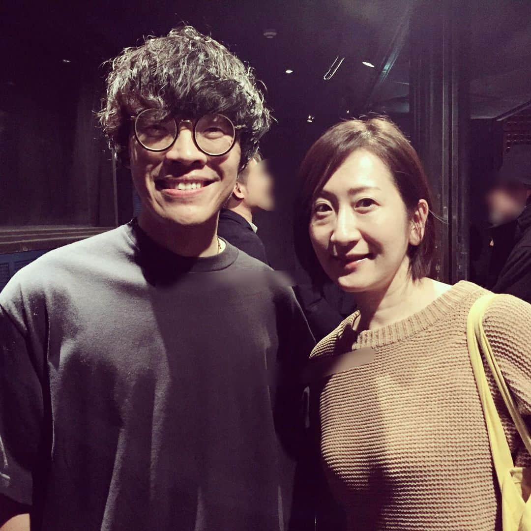 岡村有里子さんのインスタグラム写真 - (岡村有里子Instagram)「〈台湾のシンガー・ソングライター、クラウド・ルー@渋谷O-EAST〉  心の底から、本当に素晴らしいアーティストだなぁ…と改めて感動した昨夜のライヴ（詳しくはブログで…）。⠀ ⠀  来年はニュー・アルバムをリリースすると言っていたので、その時はきっとまた来日してくれるはず。  1人でも多くの方に彼のライヴを観てもらいたいです😌  #crowdlu #クラウドルー #盧廣仲 #台湾 #シンガーソングライター #taiwan」12月12日 13時57分 - yuriko_okamura