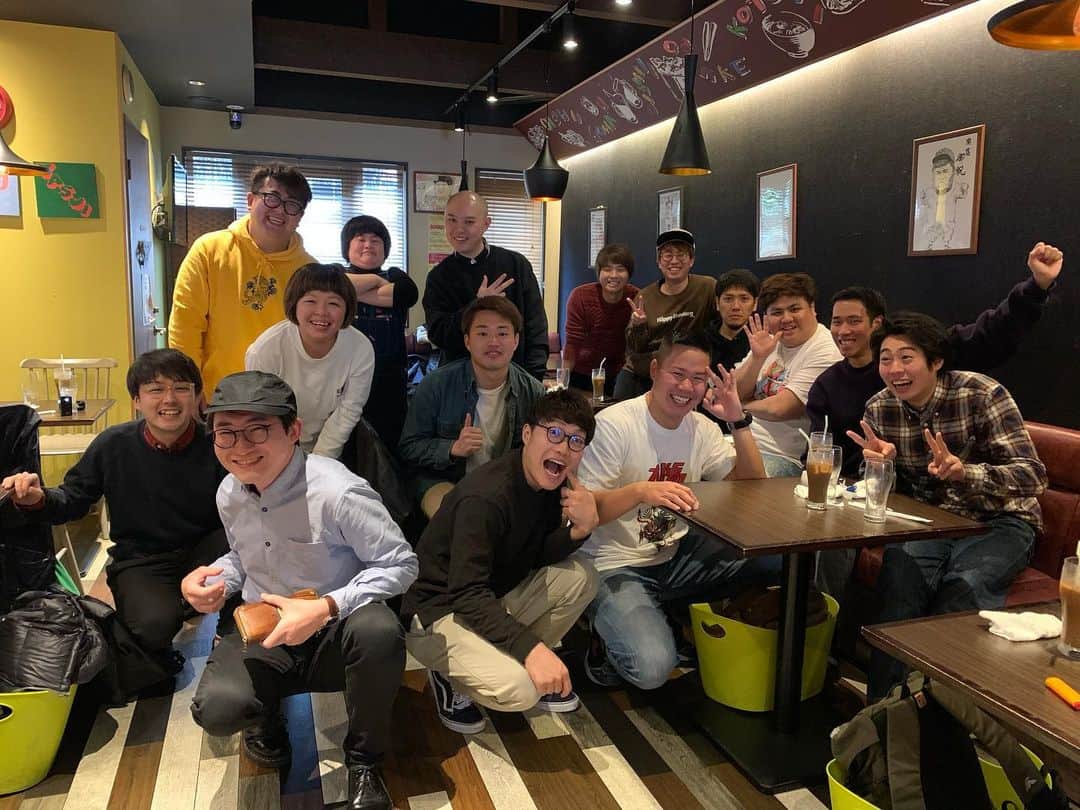 池田真一のインスタグラム：「こっちこっち〜ついに近々ランチ始め為に後輩ちゃんに食べてもらいました！ 最初は土日だけです！ 後、とりあえずからあげランチだけ！ そのうちパスタとかも！ サラダ、みそ汁、小鉢、漬物、からあげ、ご飯お代わり自由で税込780円で更に＋100円でドリンク付きの予定😆 からあげの味も色々選べます！」