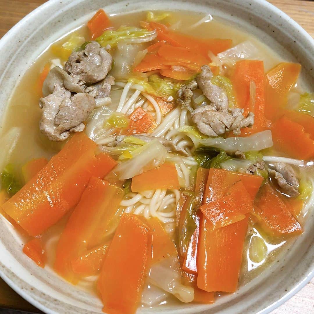 馬渕史香のインスタグラム：「最近の我が家の流行ごはん  ひやむぎのにゅうめん  #ふみかごはん  #あしざわ家 #レシピ #recipe #ずぼらレシピ #主婦 #macaronimate -- #japan #japanesefood  #food #instafood  #foodstagram」