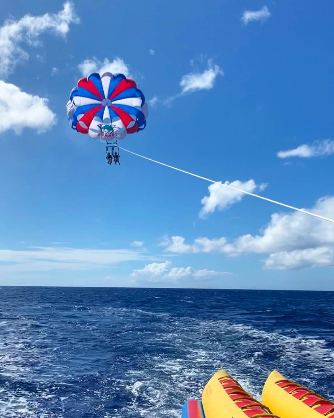 あきのインスタグラム：「. マリンスポーツぜーんぶたのしかった！🥺 #Parasailing」