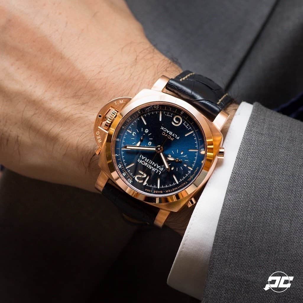 パネライのインスタグラム：「A second piece in the 2019 PCYC (Panerai Classic Yacht Challenge) is this stunning #Panerai #PAM1020 44mm Goldtech case Luminor Marina Chrono Flyback with blue sun burst dial. Goldtech is the name that Panerai uses for their special gold Alloy which has a percentage of copper to give it a red hue as well as Platinum which helps the metal from oxidizing. So it’s not the typical Rose gold, but more of a red gold or Oro Rosso that we originally got used to. At least that what I believe. MSRP is at 28,300 USD. #paneraicentral」