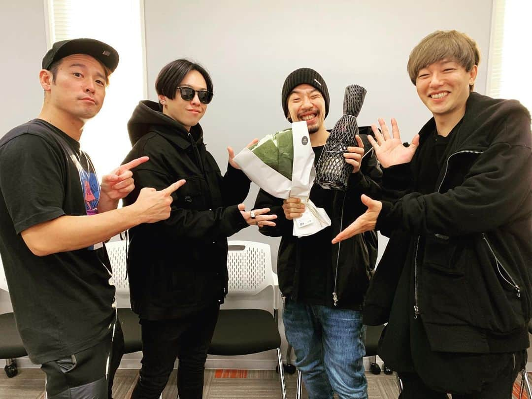 KENTAさんのインスタグラム写真 - (KENTAInstagram)「誕生日おめでとう😁  #spyair #uz  #一日早いけど」12月12日 15時56分 - kentaspyair