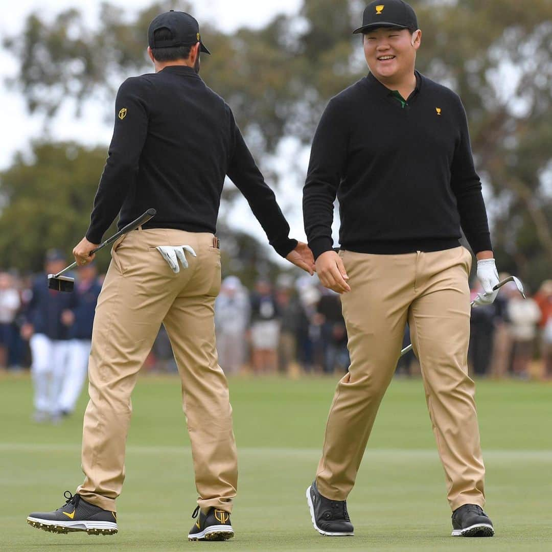 アーニー・エルスさんのインスタグラム写真 - (アーニー・エルスInstagram)「Proud of the way the boys battled today. Still a lot of work left to do @presidentscup @visitmelbourne」12月12日 16時05分 - ernieelsgolf